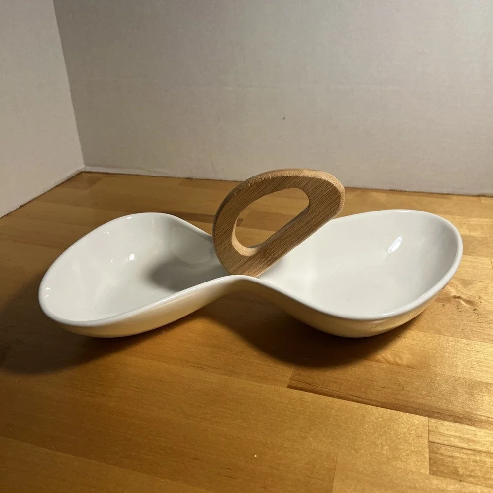 BRANDANI ITALY LARGE WHITE CERAMIC DIVIDED DISH BAMBOO WOOD HANDLE -EUC